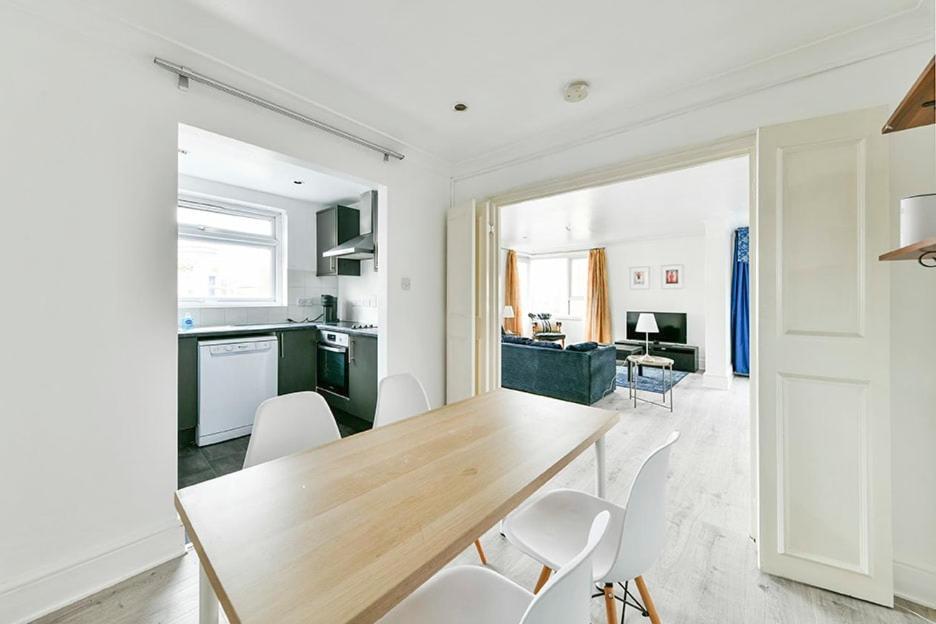 The Elden No8 Fairway Hosting * London